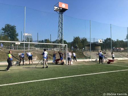 Pomoč pri urejanju športnih igrišč in igrišč pri kamniških šolah in vrtcih (7)